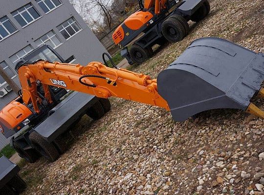 Экскаватор колесный UMG E140W